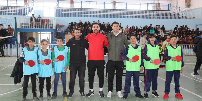 Başkale'de ortaokullar arası masa tenisi turnuvası gerçekleştirildi