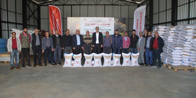 Bingöl'de çiftçilere yüzde 50 hibeyle nohut tohumu dağıtıldı