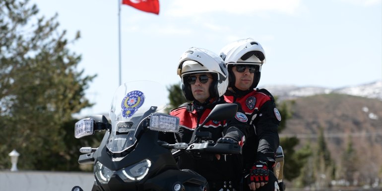 BİNGÖL - Yunuslar huzur ve güvene katkı sağlıyor1