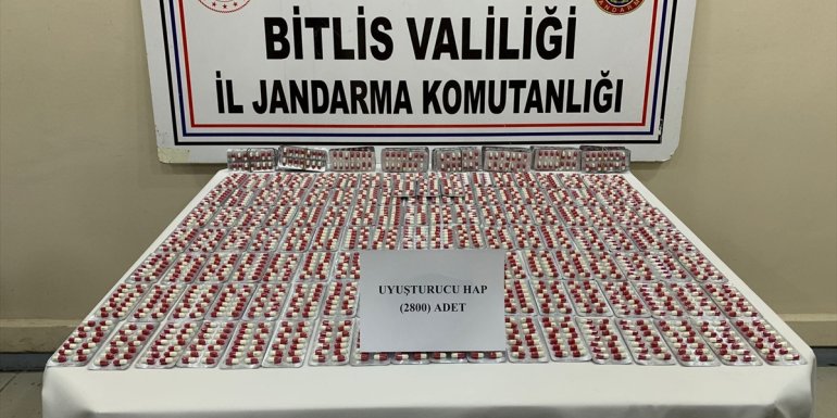 Bitlis'te 2 bin 800 sentetik uyuşturucu hap ele geçirildi