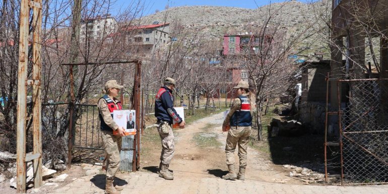 Bitlis'te jandarmadan şehitler anısına ramazan yardımı