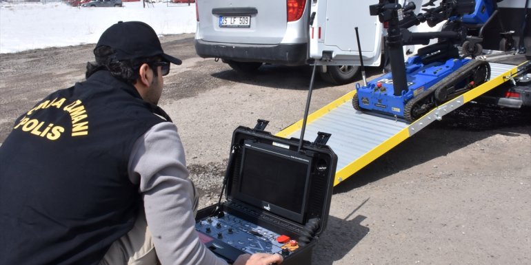 Bomba imha uzmanları ölümle yaşam arasındaki ince çizgide görev yapıyor