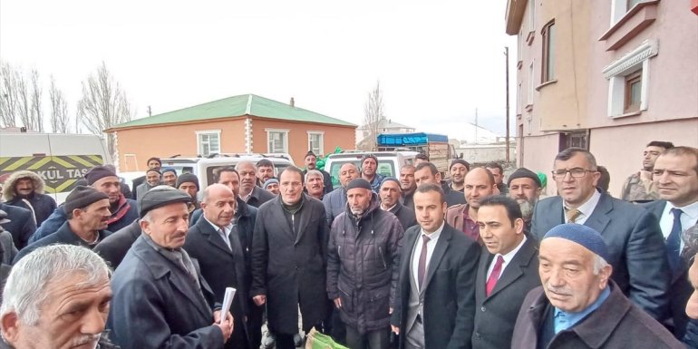 Çaldıran'da 183 çiftçiye buğday tohumu dağıtıldı