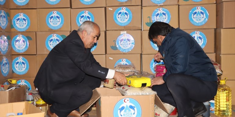 Çaldıran'da ihtiyaç sahibi ailelere gıda yardımı yapıldı