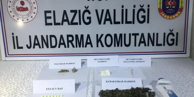 Elazığ'da uyuşturucu ele geçirilen otomobildeki 2 zanlı tutuklandı