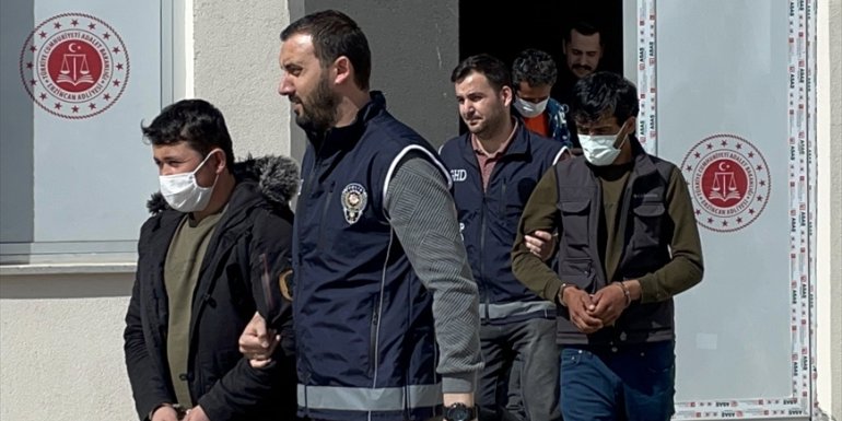 Erzincan'da düzensiz göçmenlere sahte kimlik çıkaran 3 organizatör tutuklandı