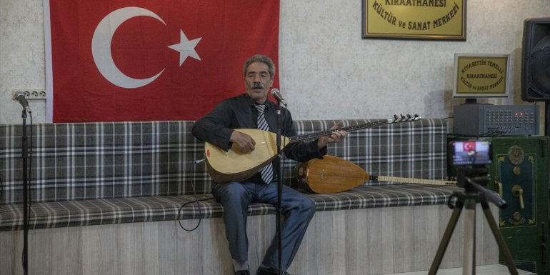 Aşıklık geleneğini ramazan gecelerinde de sürdürüyorlar