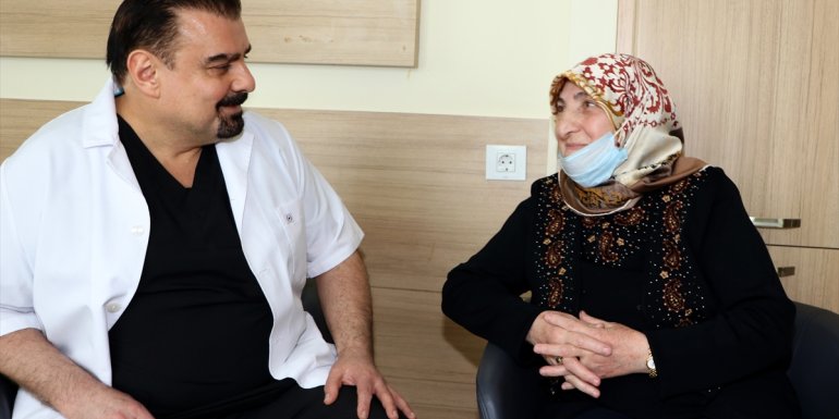 Doktorun dikkati bağırsak kanseri hastayı meme kanserinden de kurtardı