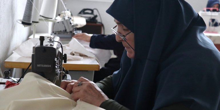 El sanatları kurslarıyla kadınlar hem para kazanıyor hem sosyalleşiyor