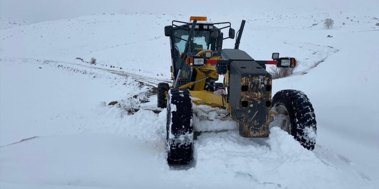 Erzurum ve Kars'ta 31 yerleşim yerine ulaşım sağlanamıyor