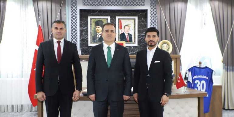 Gençlik Hizmetleri Genel Müdürü Topoğlu, Hakkari'de ziyaretlerde bulundu