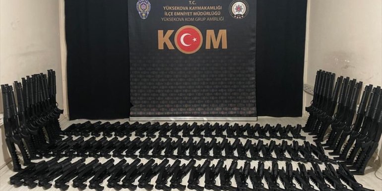 Hakkari'de 140 pompalı av tüfeği ele geçirildi