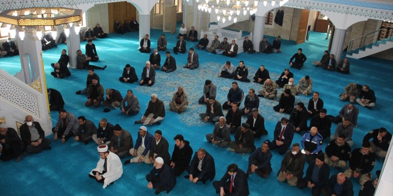 Hakkari'de şehit polisler adına yapılan çeşme ve 2 park açıldı