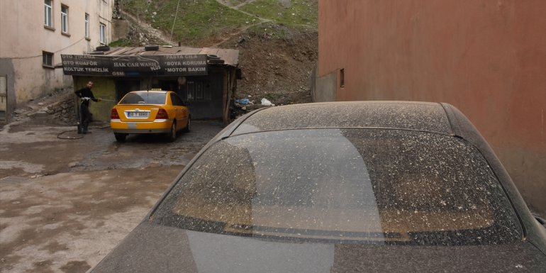 Hakkari'de toz taşınımı etkisini sürdürüyor
