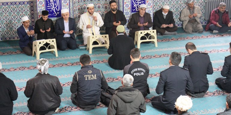 Şemdinli'de şehitler için mevlit okutuldu