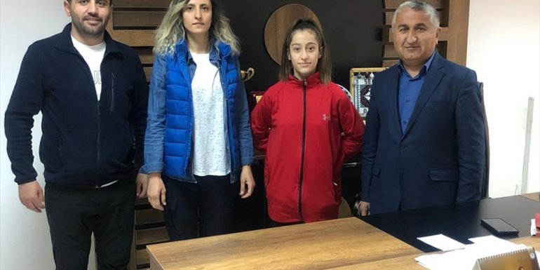 Hakkarili sporcu Fransa'daki güreş müsabakalarına katılacak