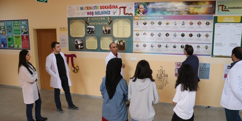 Iğdırlı öğrenciler matematiği "Matematik Sokağı"nda öğreniyor