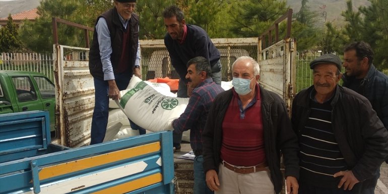 Kale'de arıcılara toz şeker desteği