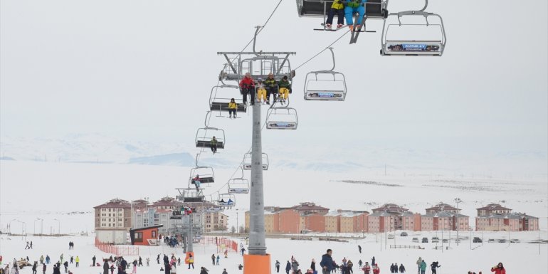 Cıbıltepe'deki turizmciler kayak sezonunu mutlu kapattı