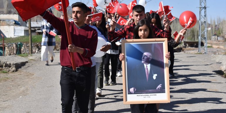 Köy çocuklarından bayramlarına özel coşkulu 23 Nisan kutlaması