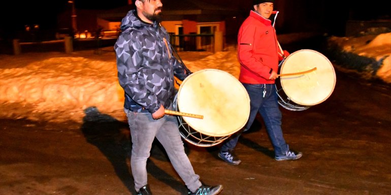 KARS - Ramazan davulcuları mesaiye başladı1