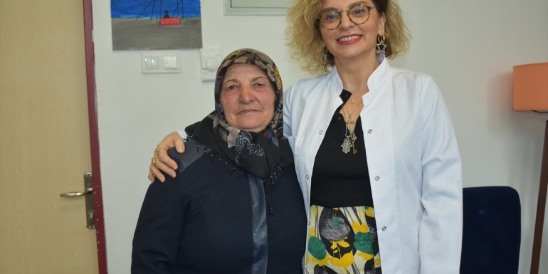 Kars'ta şiddetli ağrıları olan kadının karnından 6 kilogramlık kitle çıkarıldı