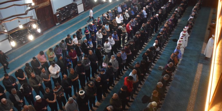 Kars'ta "Enderun" usulüyle teravih namazı kılındı