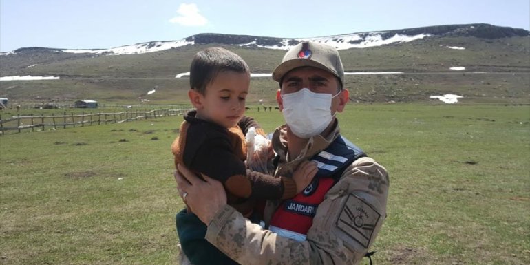 Kars'ta kaybolan 3 yaşındaki çocuk arazide bulundu