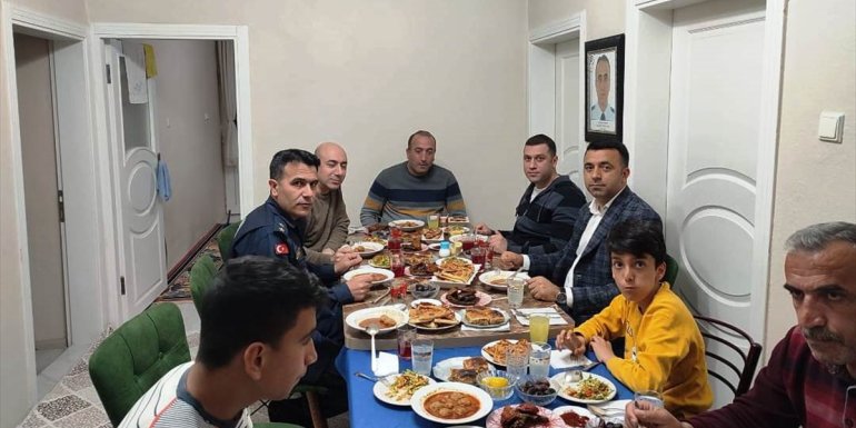 Keban Kaymakamı Akbulut, şehit ailesini ziyaret etti1