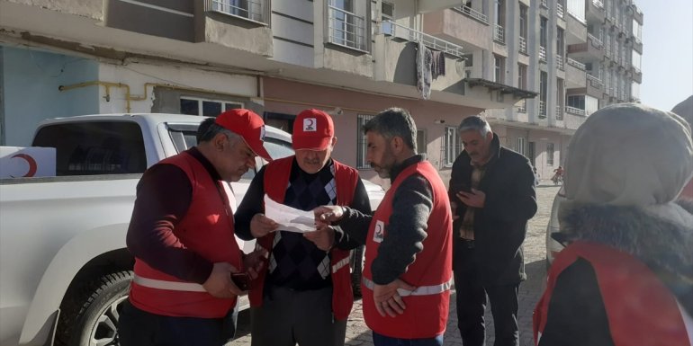 Kızılay ekipleri Ahlat