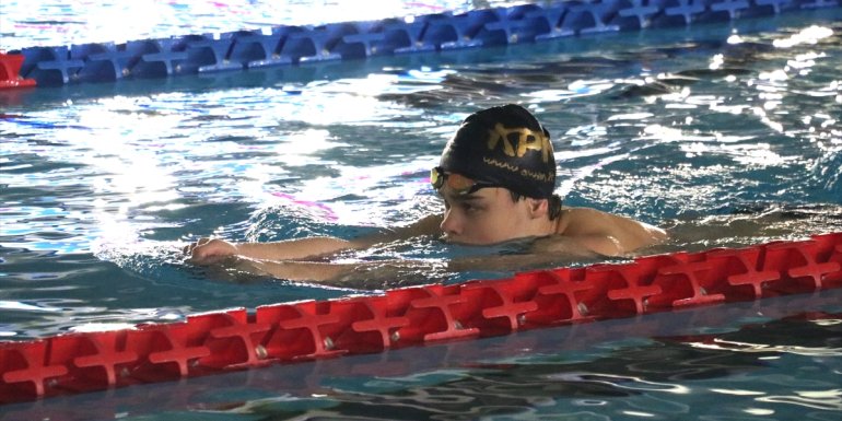 Litvanyalı milli yüzücüler Dünya Yüzme Şampiyonası için Erzurum'da kulaç atıyor