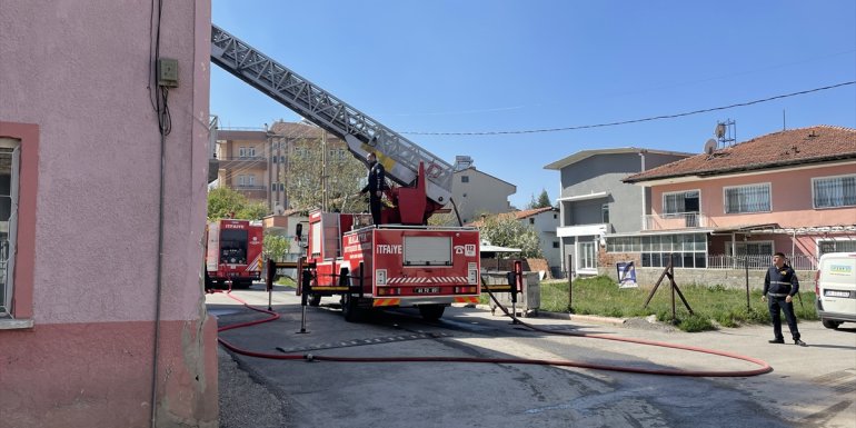 Malatya'da çatı yangınında bir kişi yaralandı