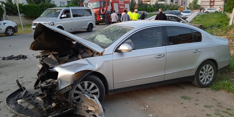 Malatya'da çarpışan iki otomobildeki 5 kişi yaralandı