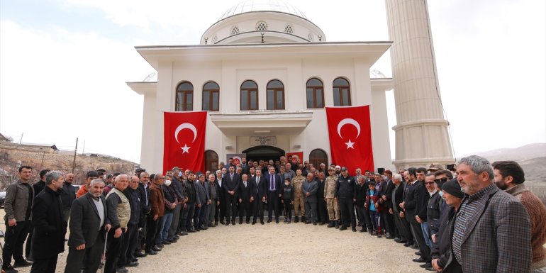 Malatya Valisi Aydın Baruş, Darende'de cami açtı