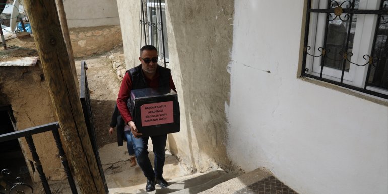 Minik öğrenciler ihtiyaç sahibi aileler için yardım kolisi hazırladı1