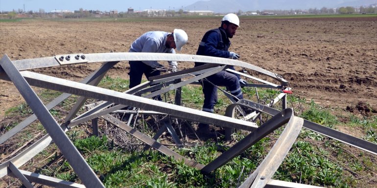 Muş'ta enerji nakil hattına verilen zarar nedeniyle elektrik kesintisi yaşandı