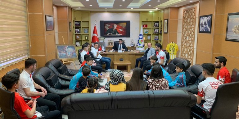 Muş TSO Başkanı Koç'tan sporculara malzeme desteği