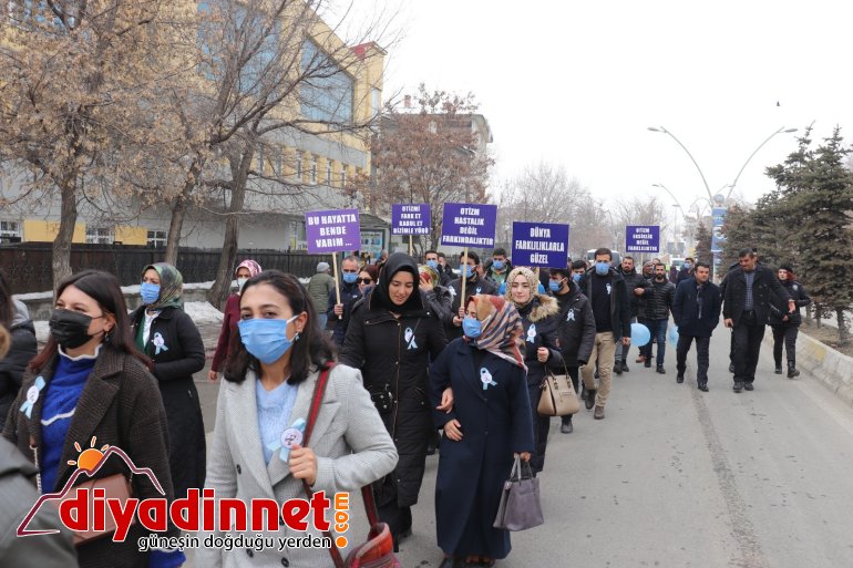 Otizme dikkat çekmek için yürüdüler3