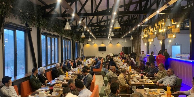 Şemdinli Kaymakamı Tugay, şehit aileleri ve gazilerle bir araya geldi