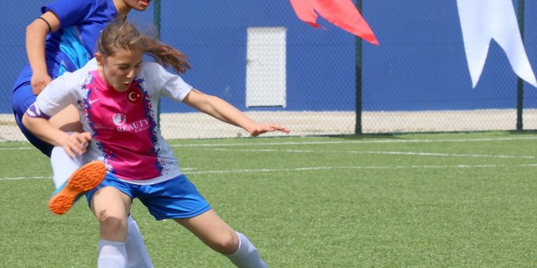 TBMM 23 Nisan Futbol Turnuvası'nın yarı finalleri tamamlandı