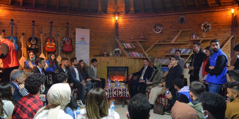 Gençlik ve Spor Bakanı Kasapoğlu, Tunceli'de gençlerle bir araya geldi:
