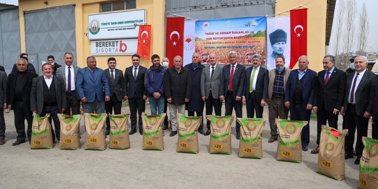 Van'da 750 çiftçiye 364 ton buğday tohumu dağıtıldı