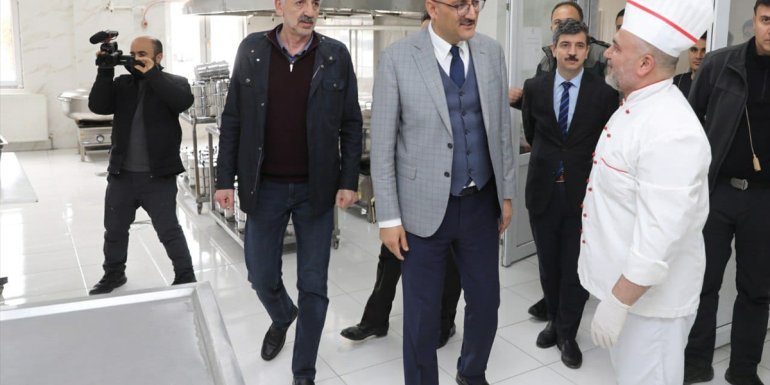 Van'da ihtiyaç sahiplerine yemek yardımı