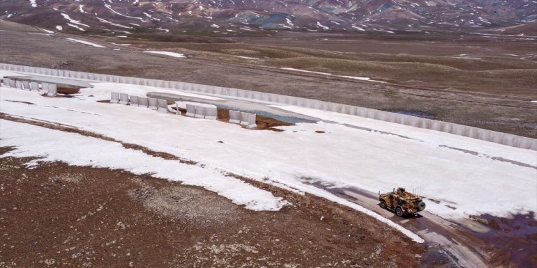 Düzensiz göçün önlenmesi için İran sınırında güvenlik üst düzeyde