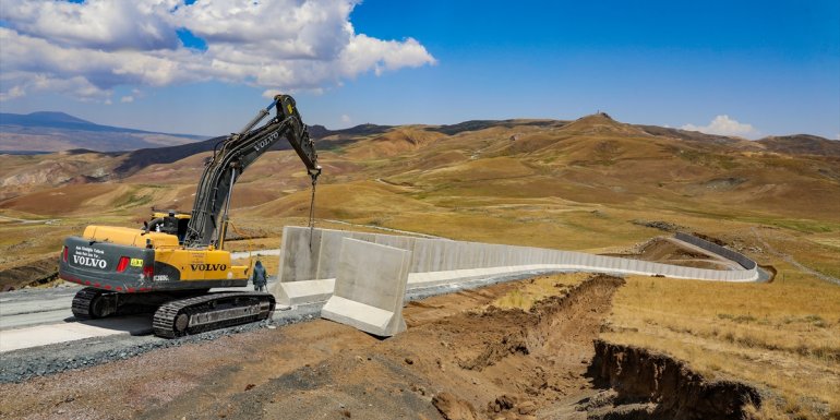 Van-İran sınırına bu yıl 114 kilometre güvenlik duvarı örülmesi hedefleniyor