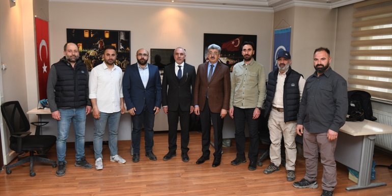 Van Valisi Bilmez, AA Van Bölge Müdürlüğünü ziyaret etti