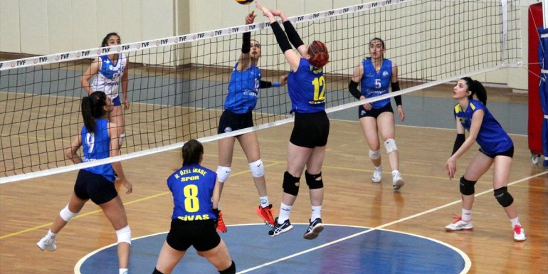 Voleybol: Genç Bayanlar Yarı Final Müsabakaları sona erdi1