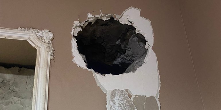 Ağrı'da duvarı delinen kuyumcudan 20 saniyede 900 bin liralık altın çalındı