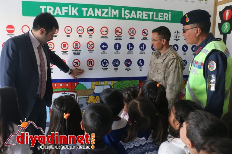 okullarda öğrencilere jandarma Ağrı