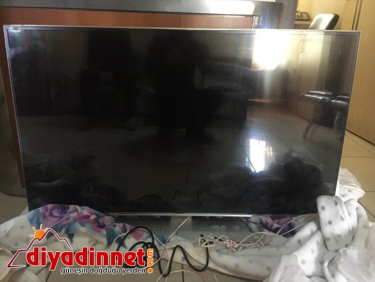 Ağrı'da iş yerindeki televizyon hırsızlığı güvenlik kamerasında